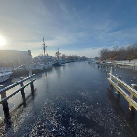 Hochwertige Ferienwohnung Direkt Am Wasser Mit Balkon Γκράιφσβαλντ Εξωτερικό φωτογραφία